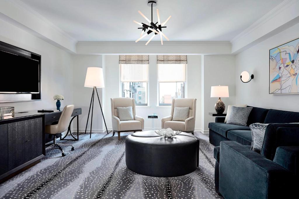 Manhattan View One Bedroom Suite - Image 2