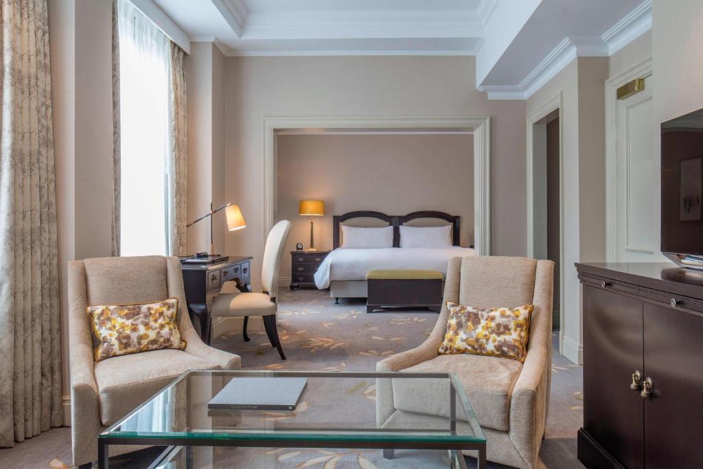 Deluxe Suite, 1 Queen - Image 1
