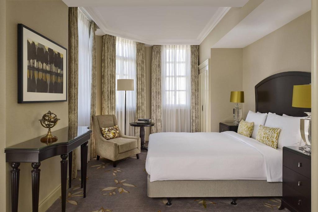 Deluxe Suite, 1 Queen - Image 2