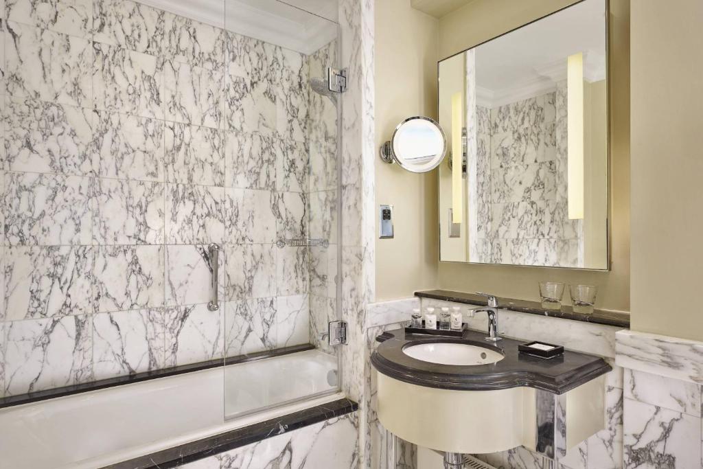 Deluxe Suite, Suite - Image 2