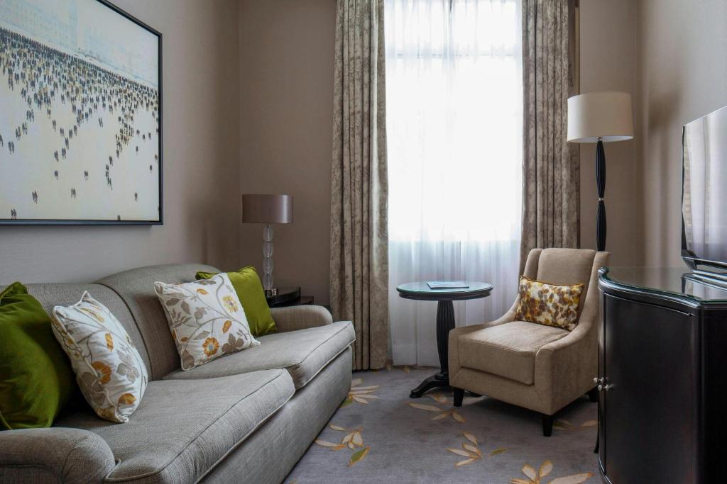 Superior Suite, 1 King - Image 1