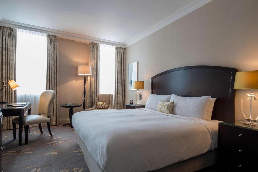 Superior Suite, 1 King - Image 2
