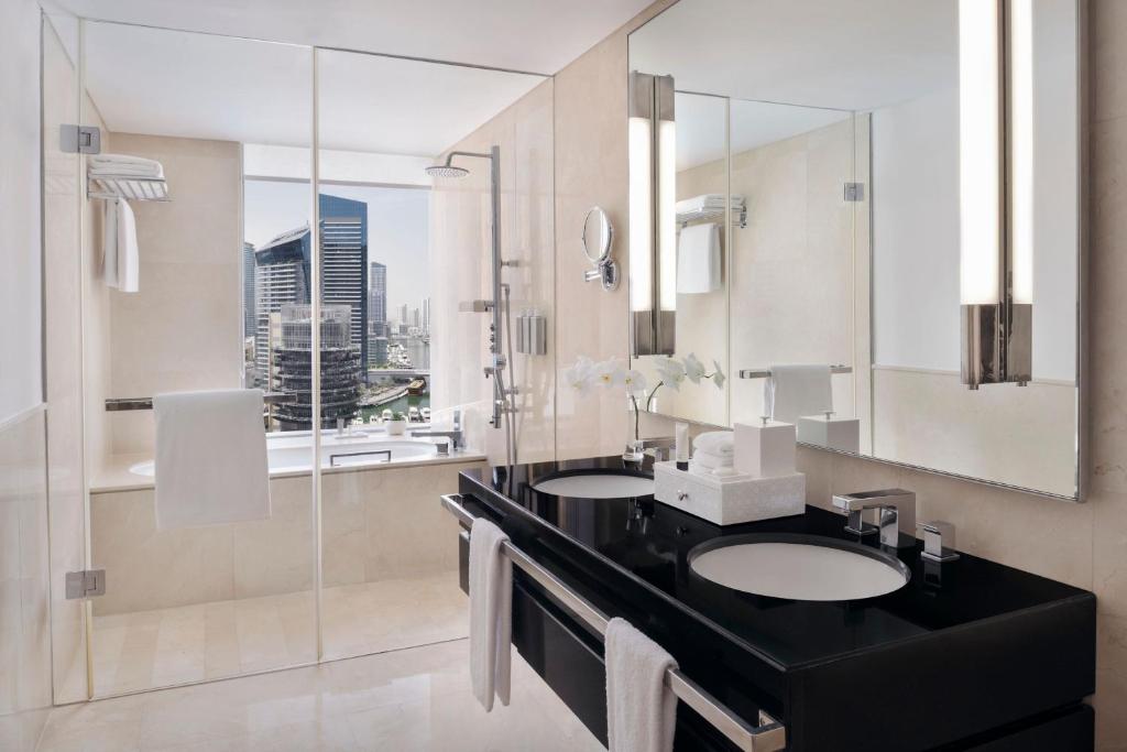 Grand Marina View Room - Image 4