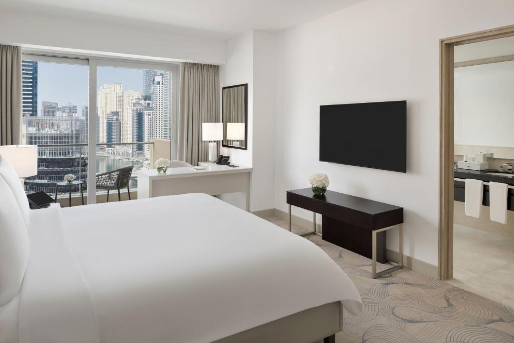 Grand Marina View Room - Image 5