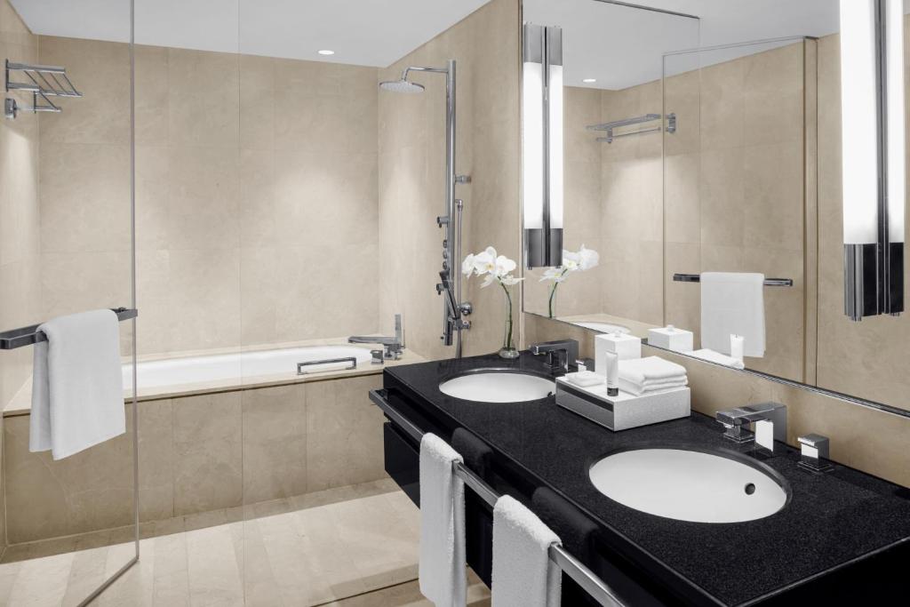 Premier City View Room - Image 5