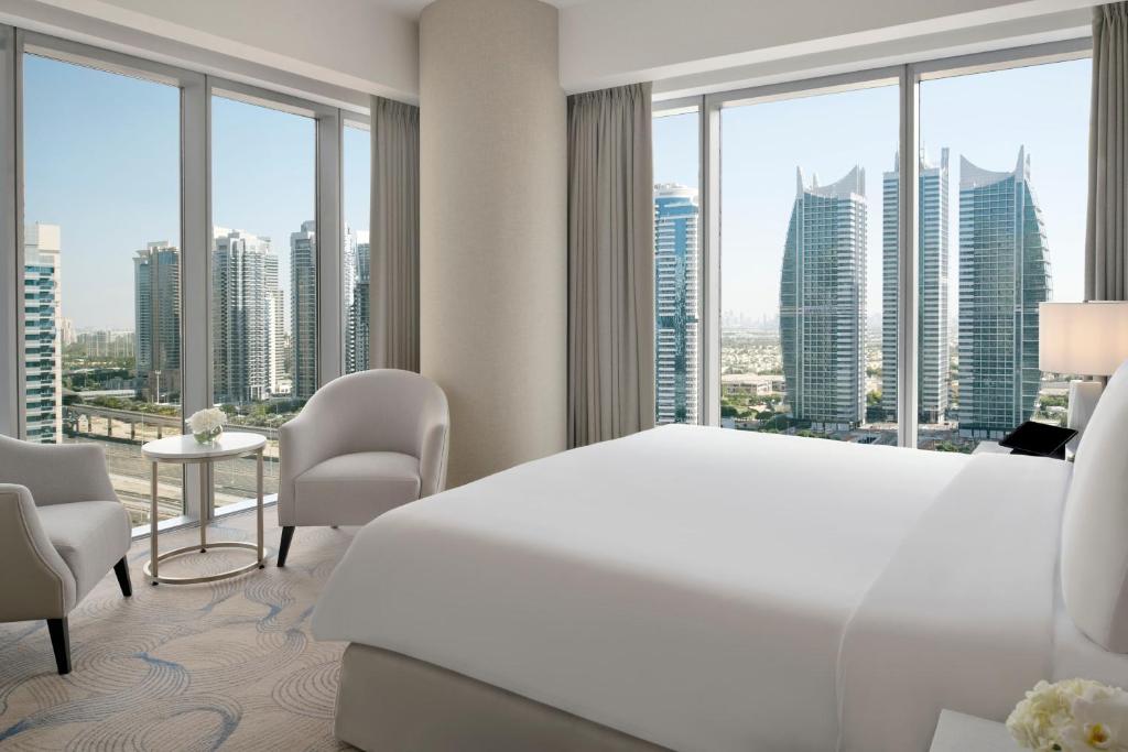 Premier City View Suite - Image 4