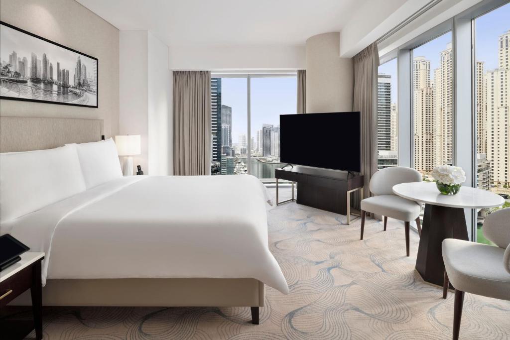 Premier Marina View Suite - Image 3