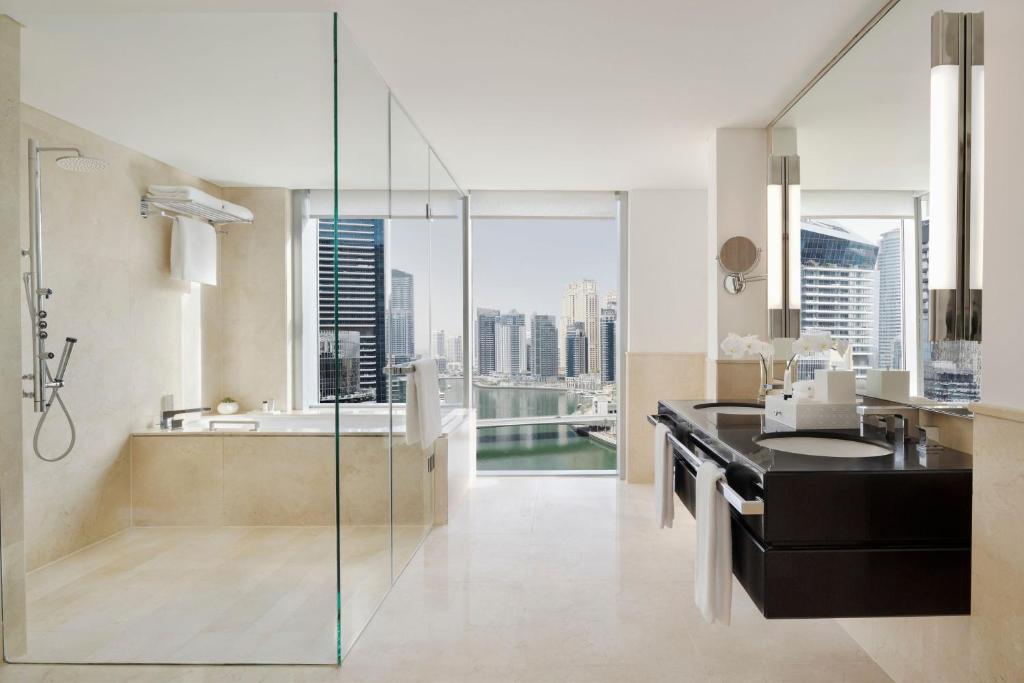 Premier Marina View Suite - Image 4