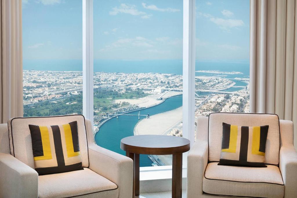 Deluxe Twin Room with Sea View - Image 2