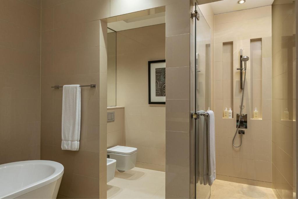 Deluxe Twin Room with Sea View - Image 5