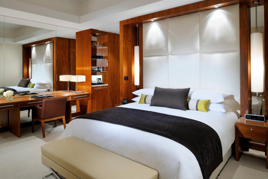 Executive Double Room with Lounge Access - Image 1
