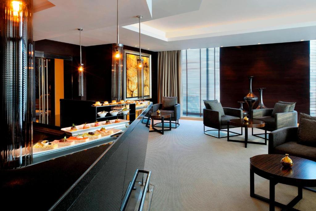 Executive Double Room with Lounge Access - Image 5