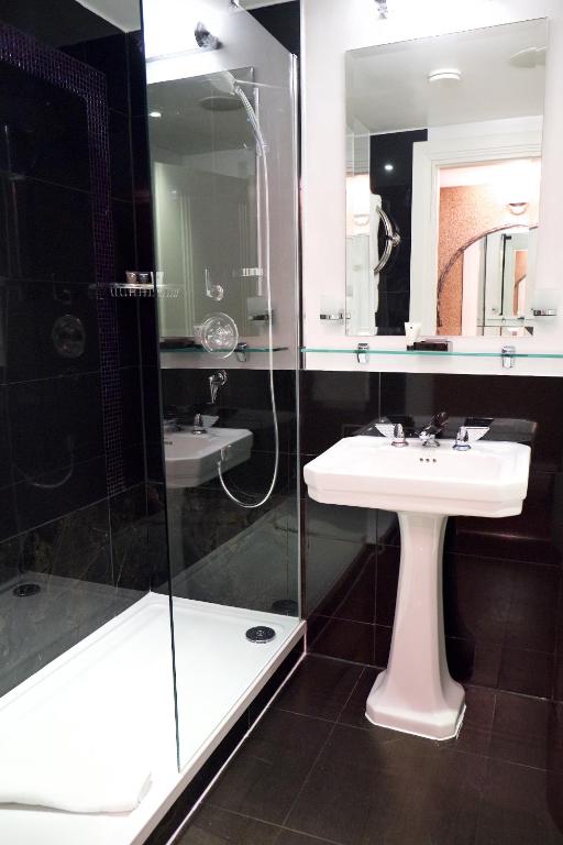 Deluxe Double Room - Image 2