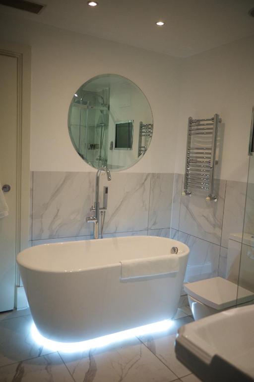 Deluxe Junior Suite - Image 2