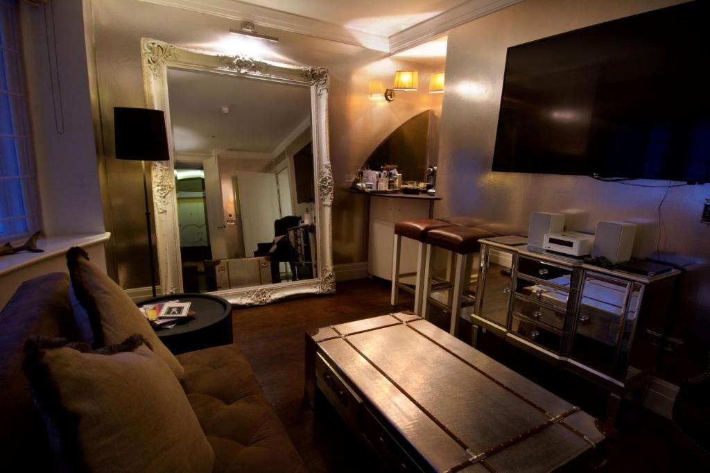 Deluxe Junior Suite - Image 4