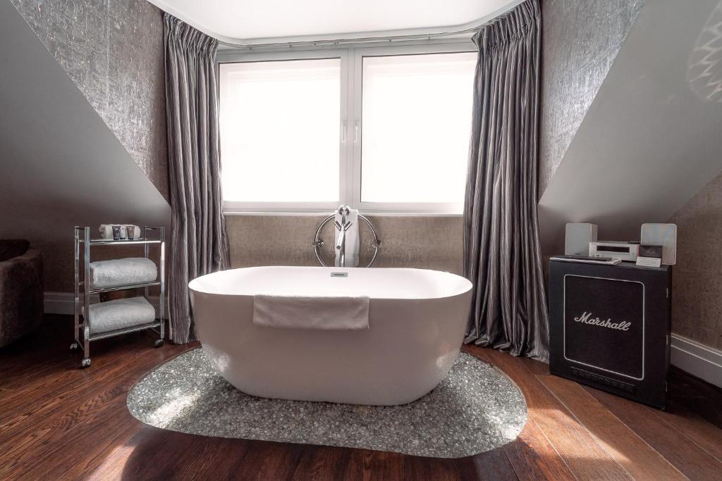 Deluxe Loft Suite - Image 3