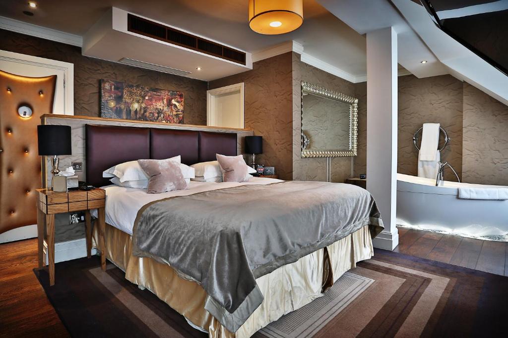 King Suite - Image 1