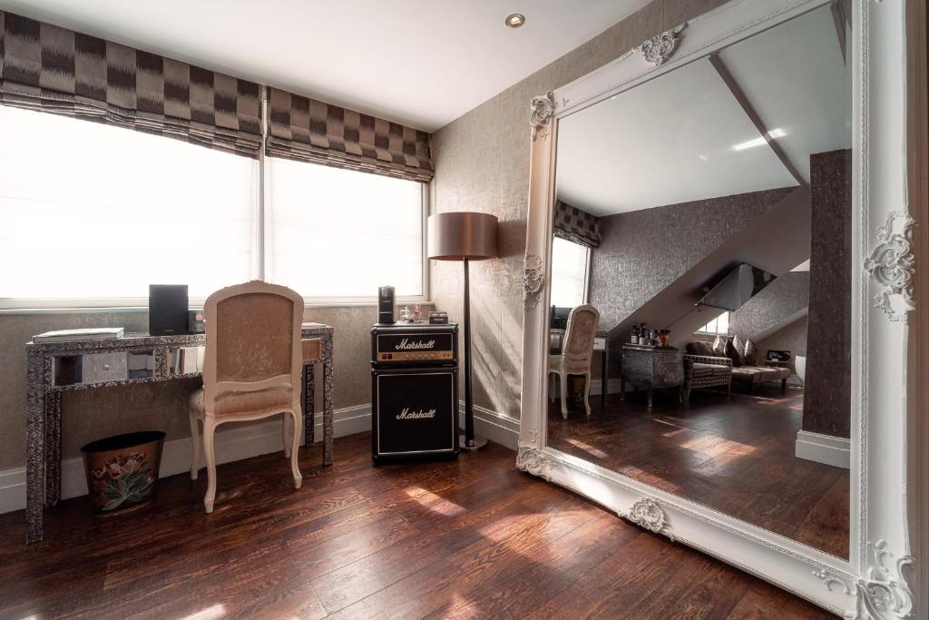 King Suite - Image 4
