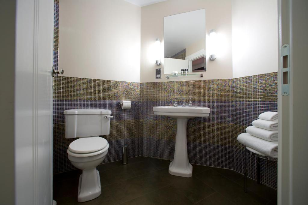 Superior Double Room - Image 4