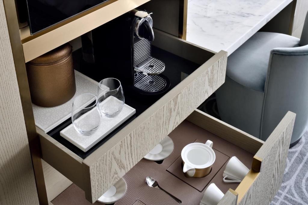 Deluxe Room King - Image 1