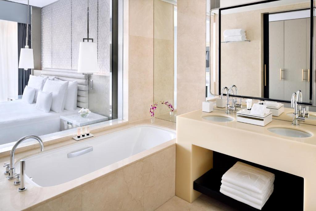 Premier Suite - Image 2