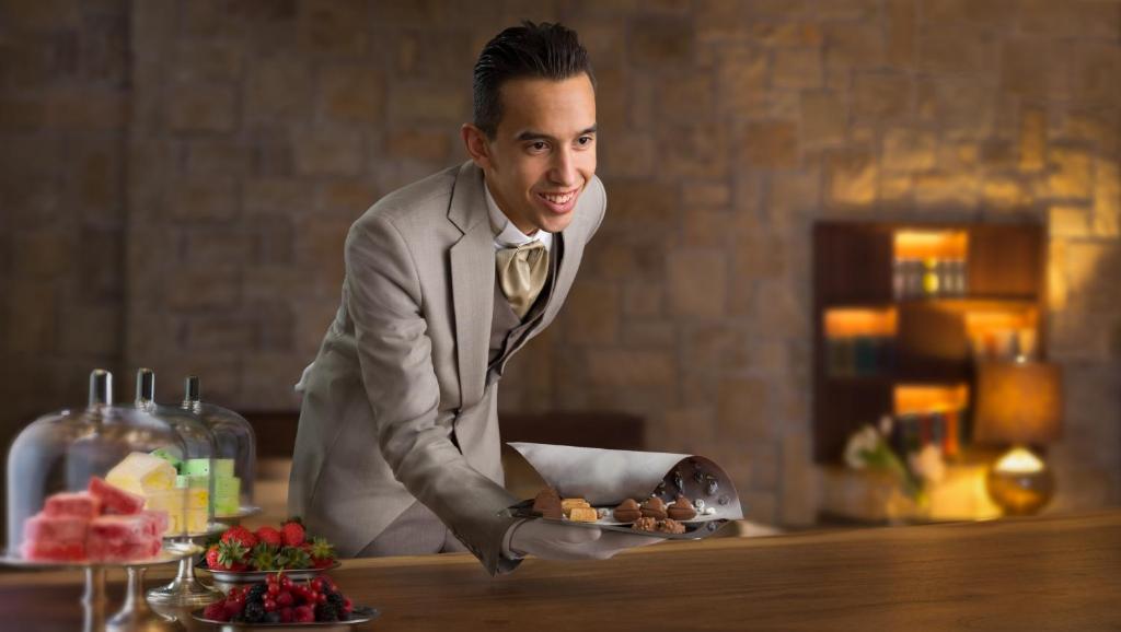 Aspen Two-Bedroom Ski Chalet - Image 12