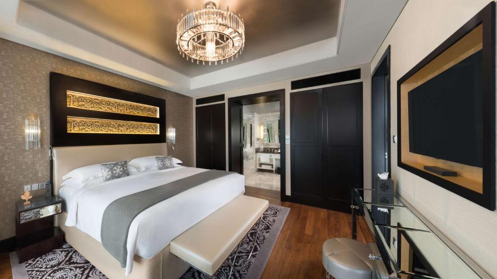 Deluxe Room - Image 6