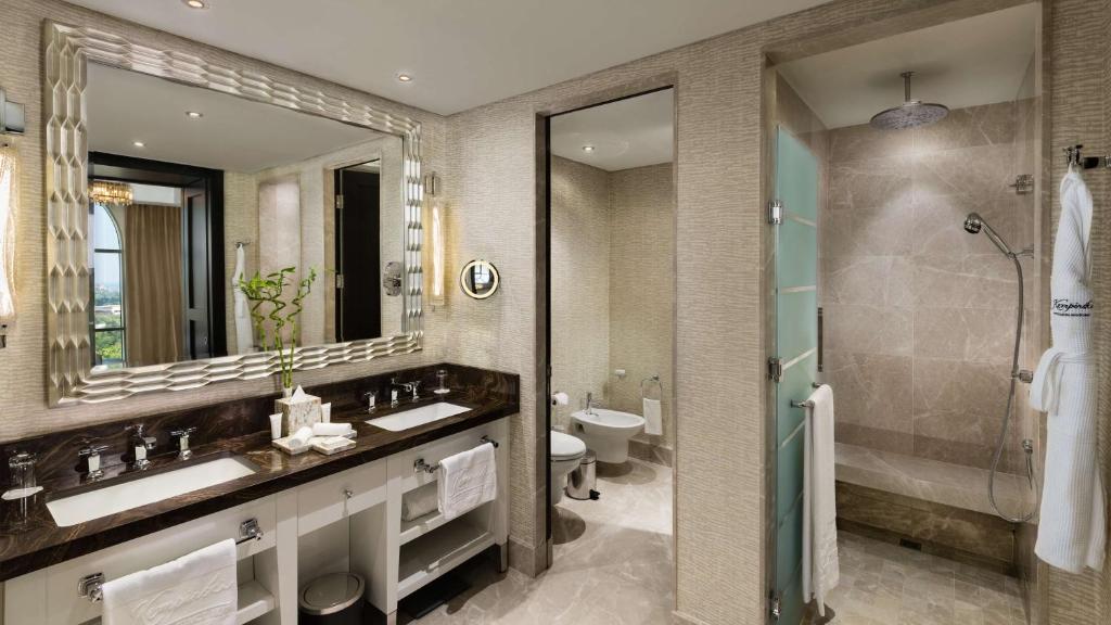 Grand Deluxe Room - Image 11