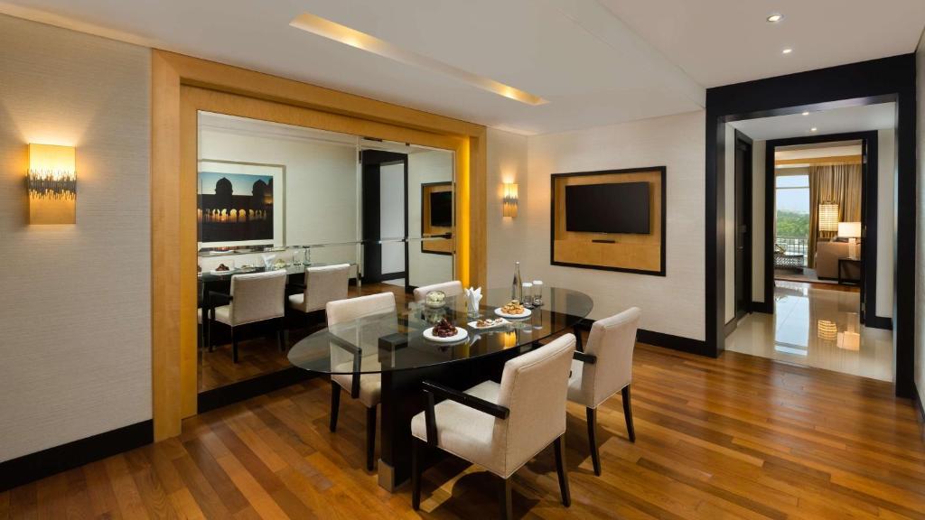 Two Bedroom Family Suite - Image 21