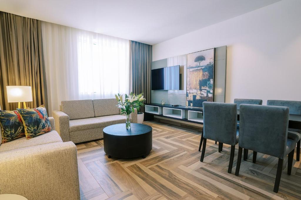 Executive Suite - Image 10