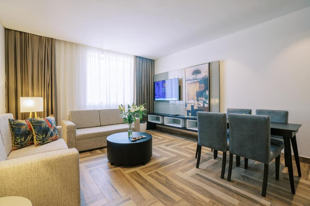 Executive Suite - Image 11