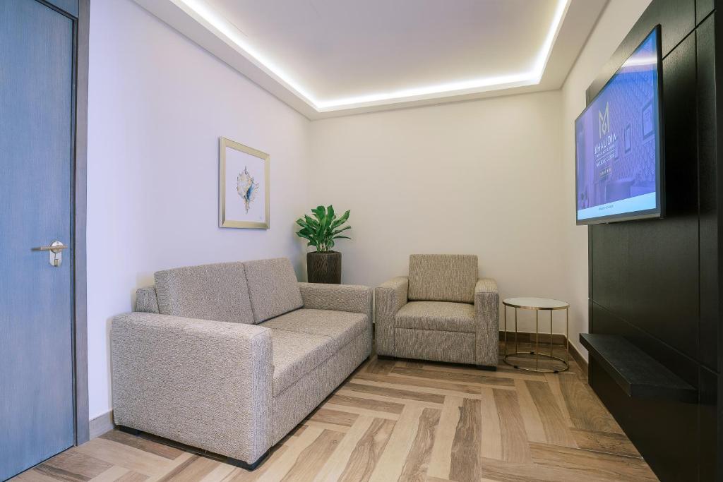 Executive Suite - Image 12