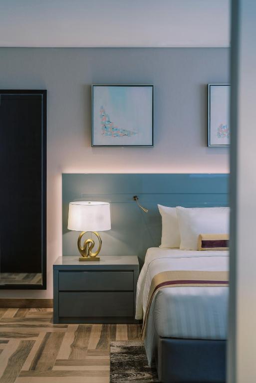 Executive Suite - Image 3