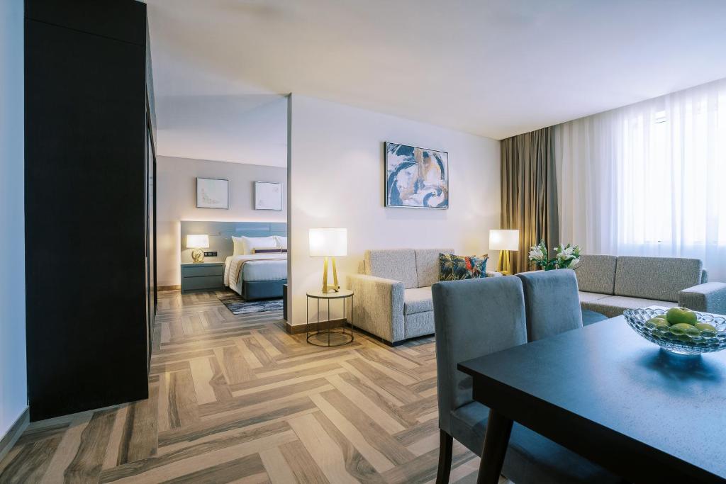 Executive Suite - Image 7