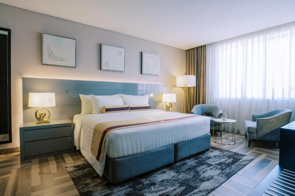 Executive Suite - Image 8