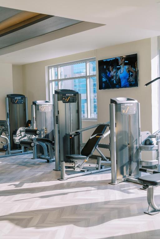 One-Bedroom Suite with Kitchenette - Image 13