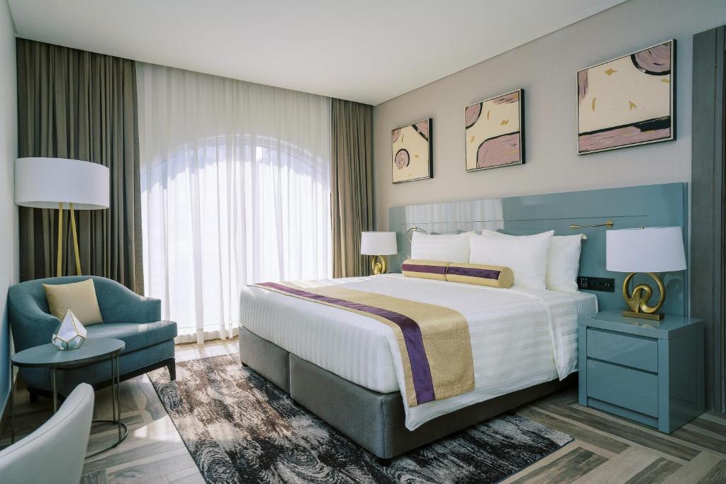 One-Bedroom Suite with Kitchenette - Image 6