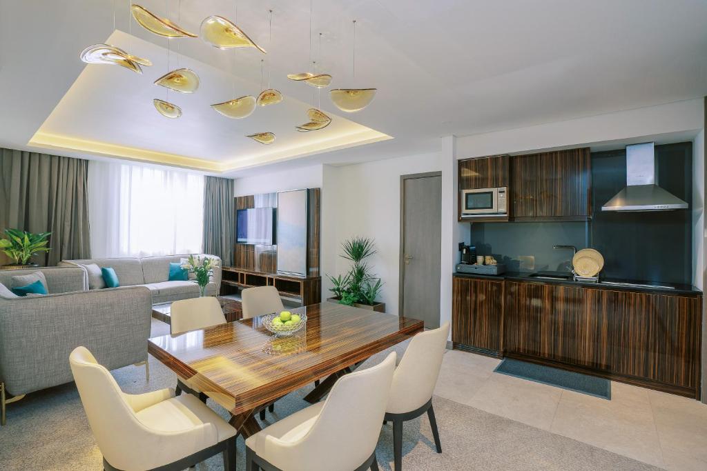 Two-Bedroom Royal Suite - Image 12