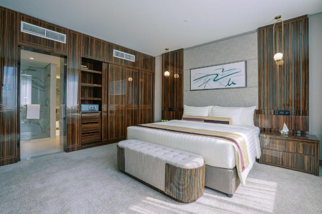 Two-Bedroom Royal Suite - Image 15