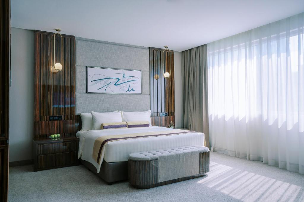 Two-Bedroom Royal Suite - Image 7