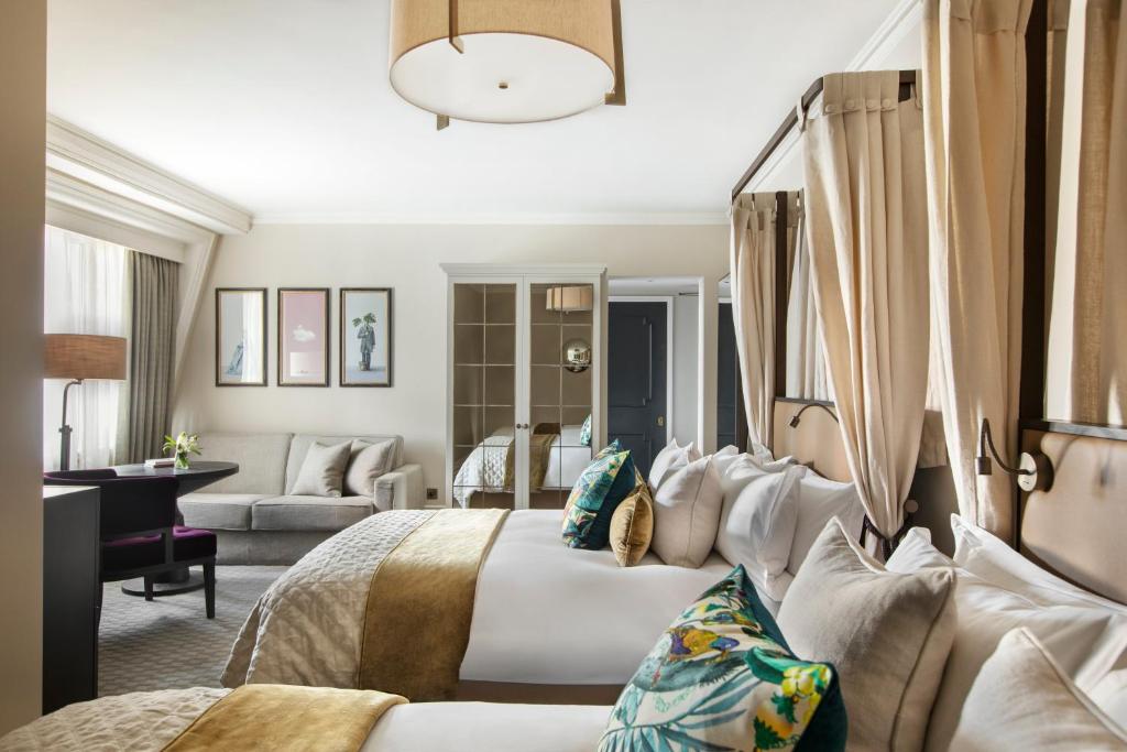 Family Room with Two Double Beds - Image 5