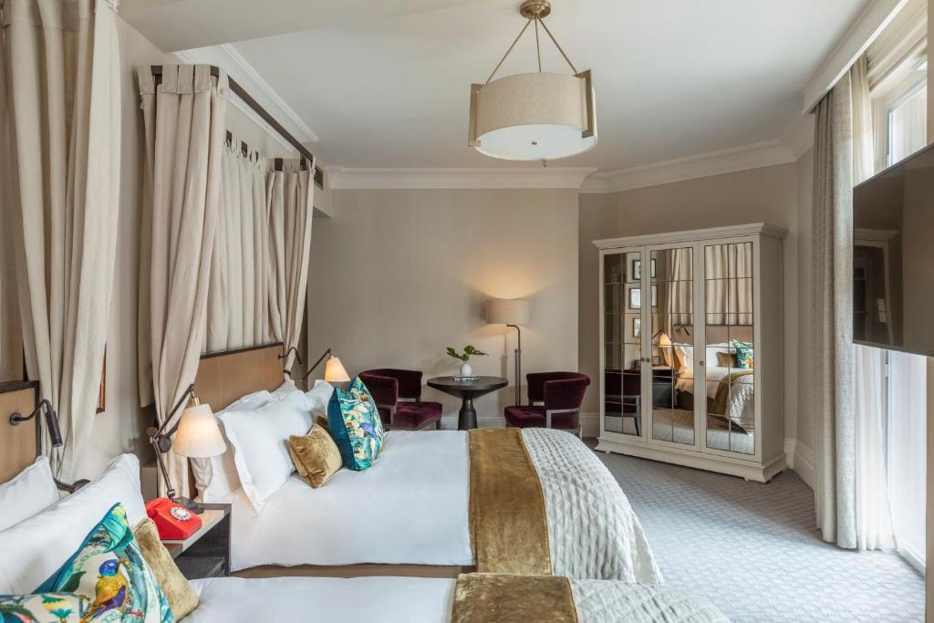 Premium Family Room with Two Double Beds - Image 11