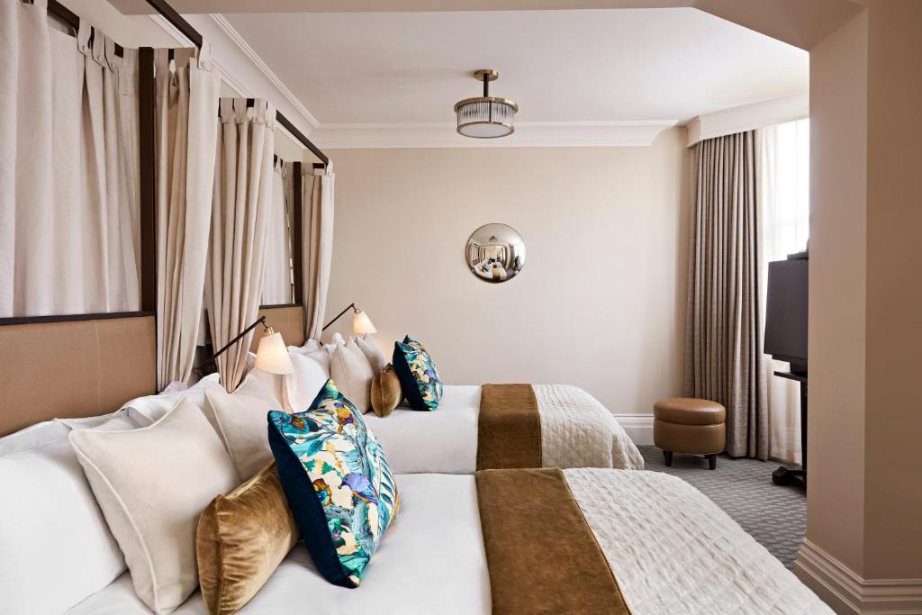 Premium Family Room with Two Double Beds - Image 5