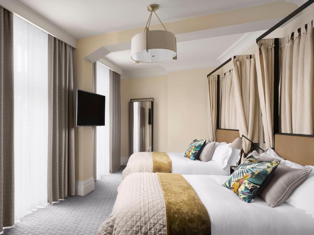 Premium Family Room with Two Double Beds - Image 7