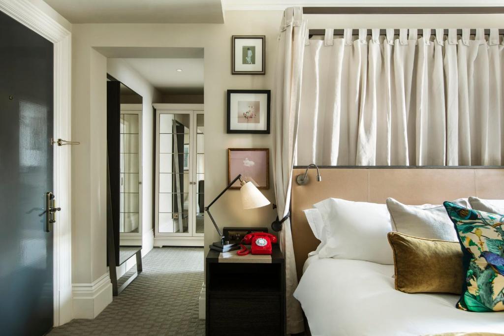 Premium King Room - Image 1