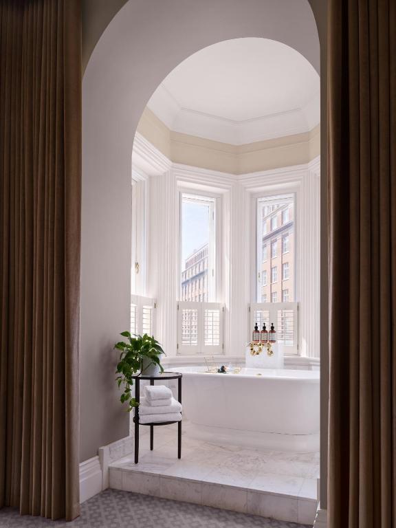 The Bloomsbury Suite - Image 10