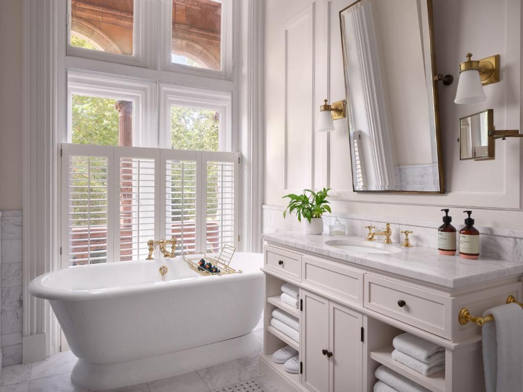 The Bloomsbury Suite - Image 2