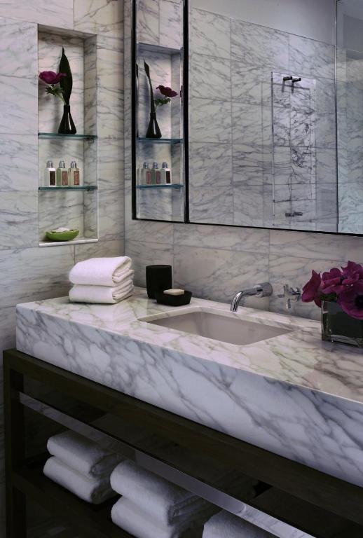 King Room with Mobility Accessible Roll-In Shower - Image 1