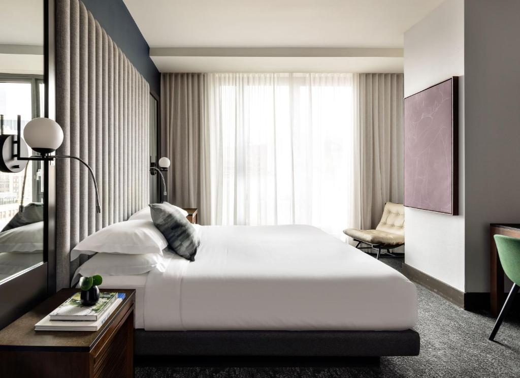 King Room with Mobility Accessible Roll-In Shower