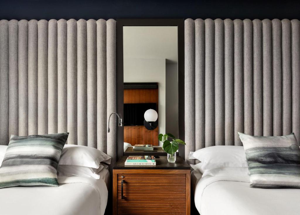 Premium Queen Room with Two Queen Beds - Image 5